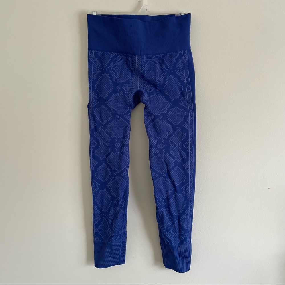 Lululemon Flo & Go Tight Blue Snakeskin - Picture 3 of 5